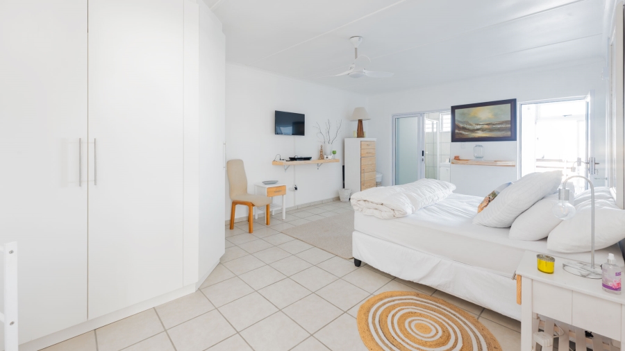 6 Bedroom Property for Sale in Struisbaai Western Cape